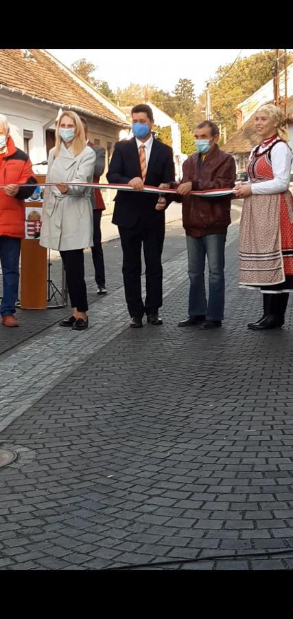 Kőszeg Panzió Acomodação com café da manhã Exterior foto