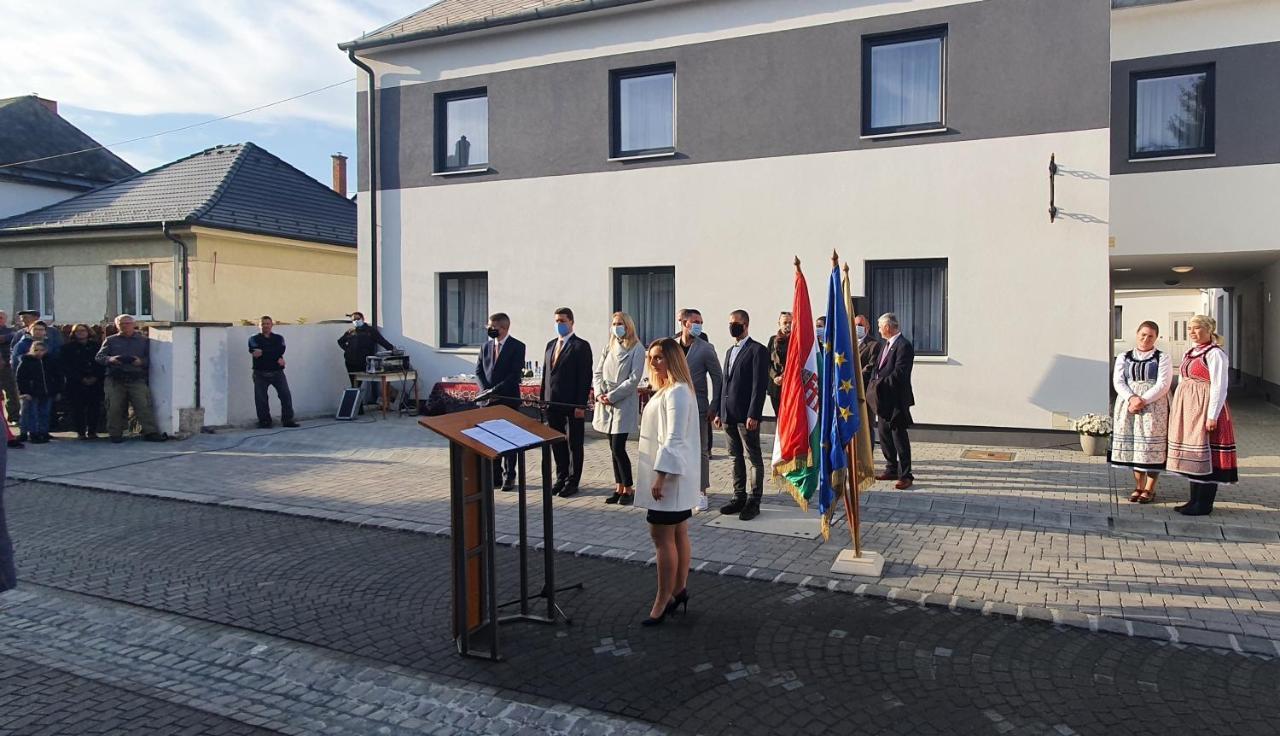 Kőszeg Panzió Acomodação com café da manhã Exterior foto