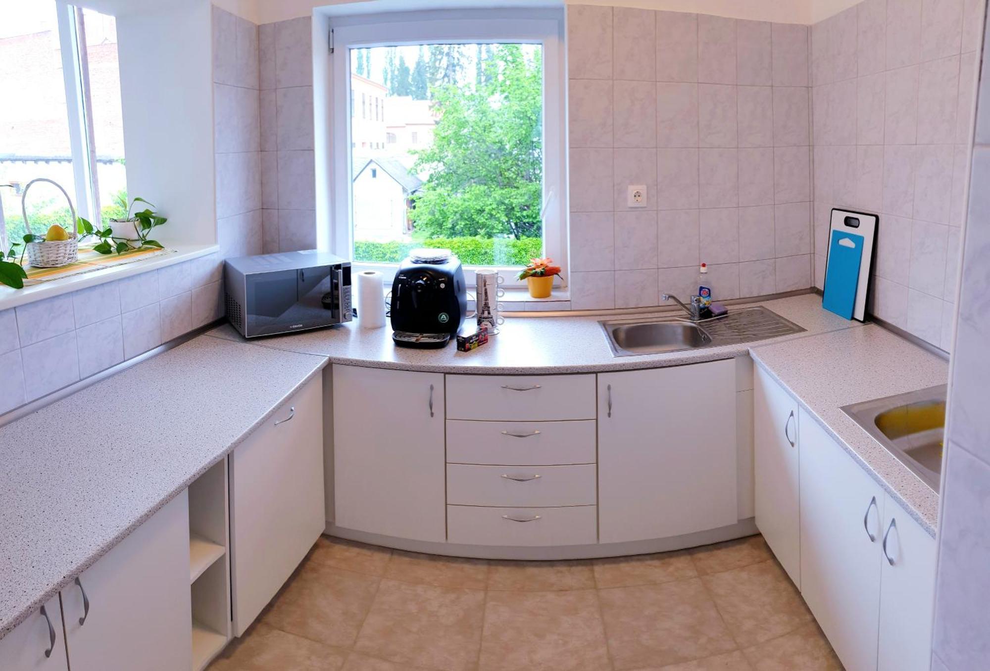 Kőszeg Panzió Acomodação com café da manhã Exterior foto