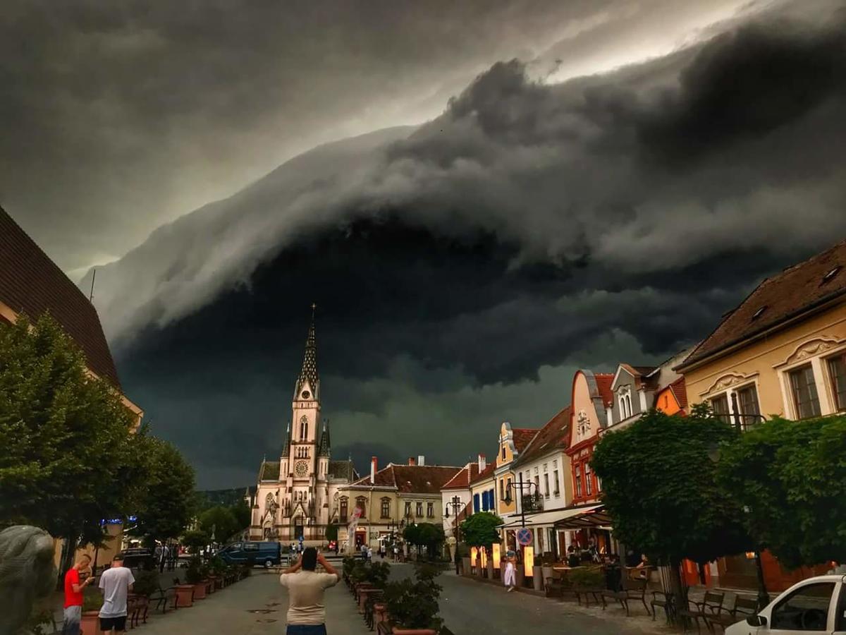 Kőszeg Panzió Acomodação com café da manhã Exterior foto